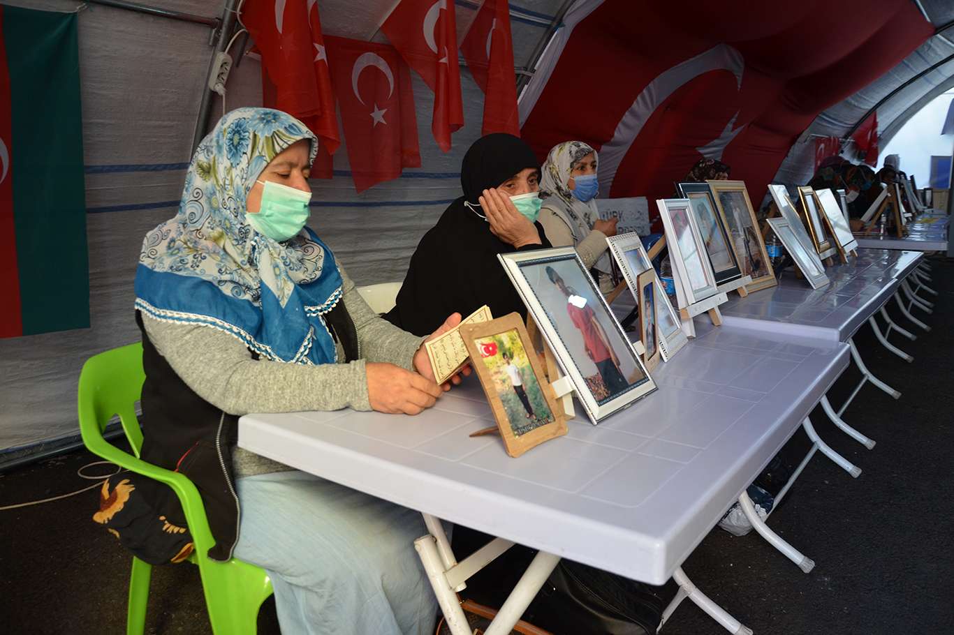 HDP il binası önündeki evlat nöbeti 454'üncü gününde de devam ediyor